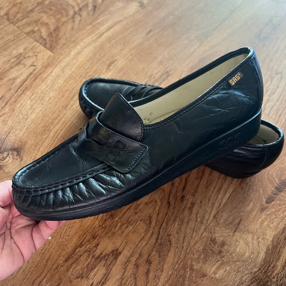 SAS Women's Elegant Black Leather Loafers 10 Slim